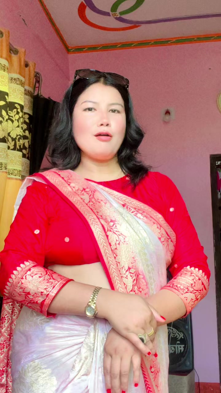 @घरकी एक्ली बुहारी लाहुरेनि👮
