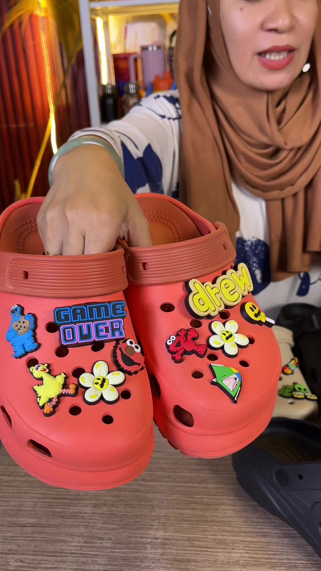 @LELI si paling TAS dan SANDAL