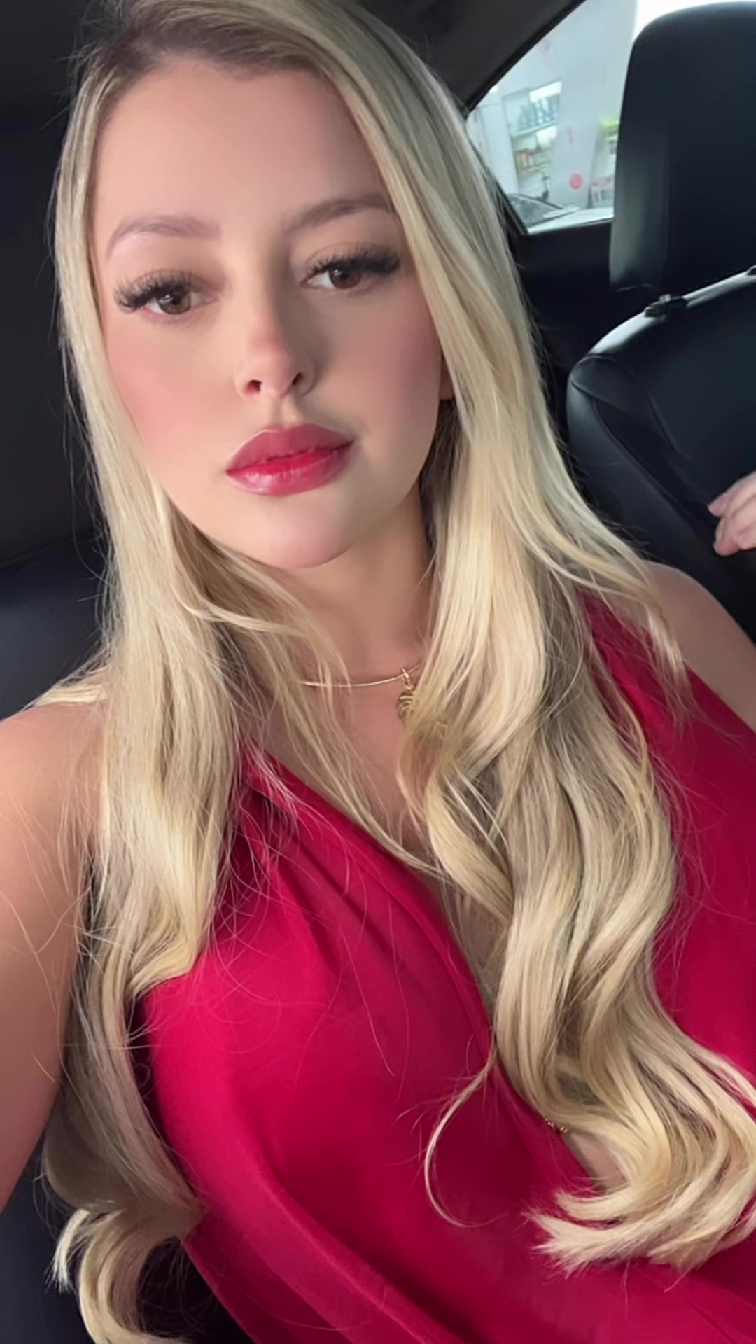 @Gabby_machadooo