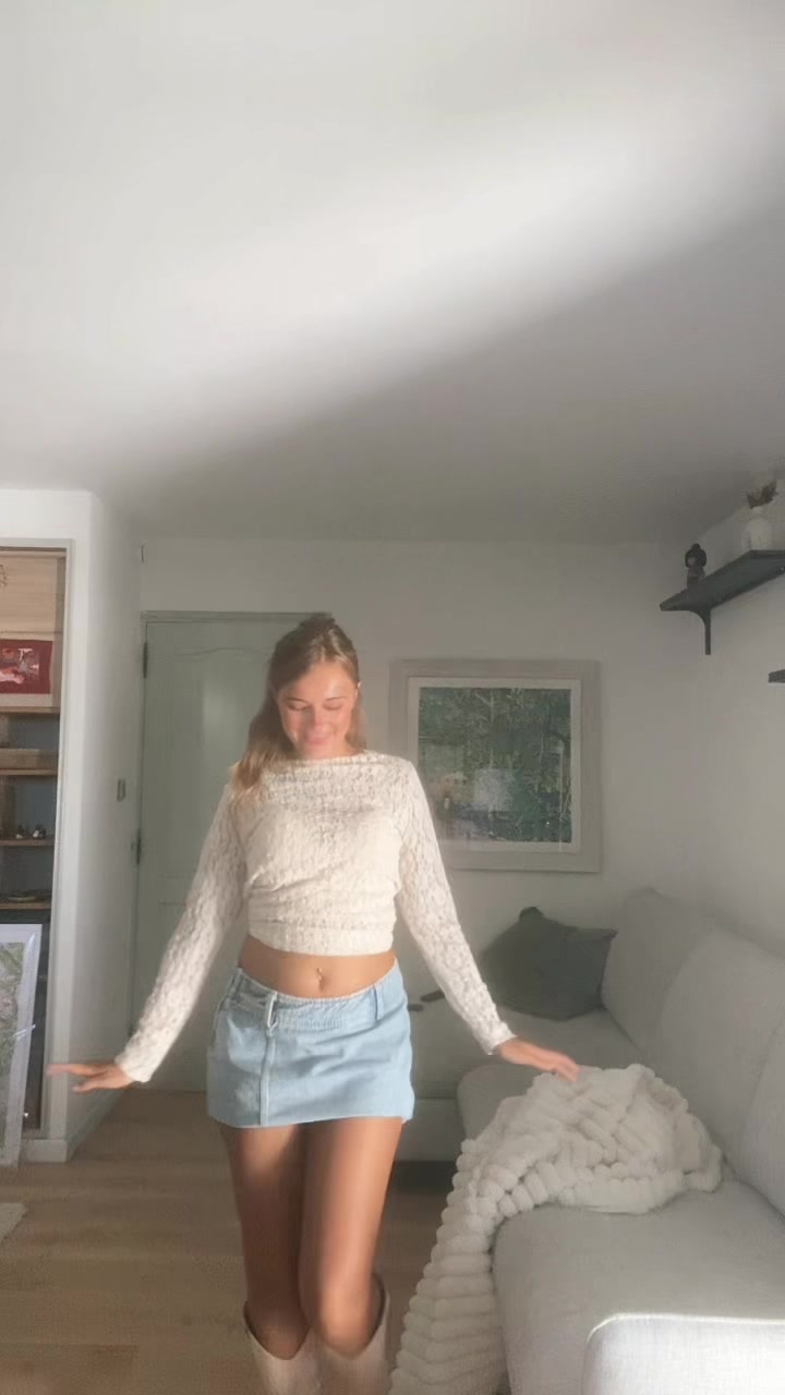 @✧・゚: ✧ 𝓑𝓵𝓸𝓷𝓭𝓲𝓮 ✧:・゚