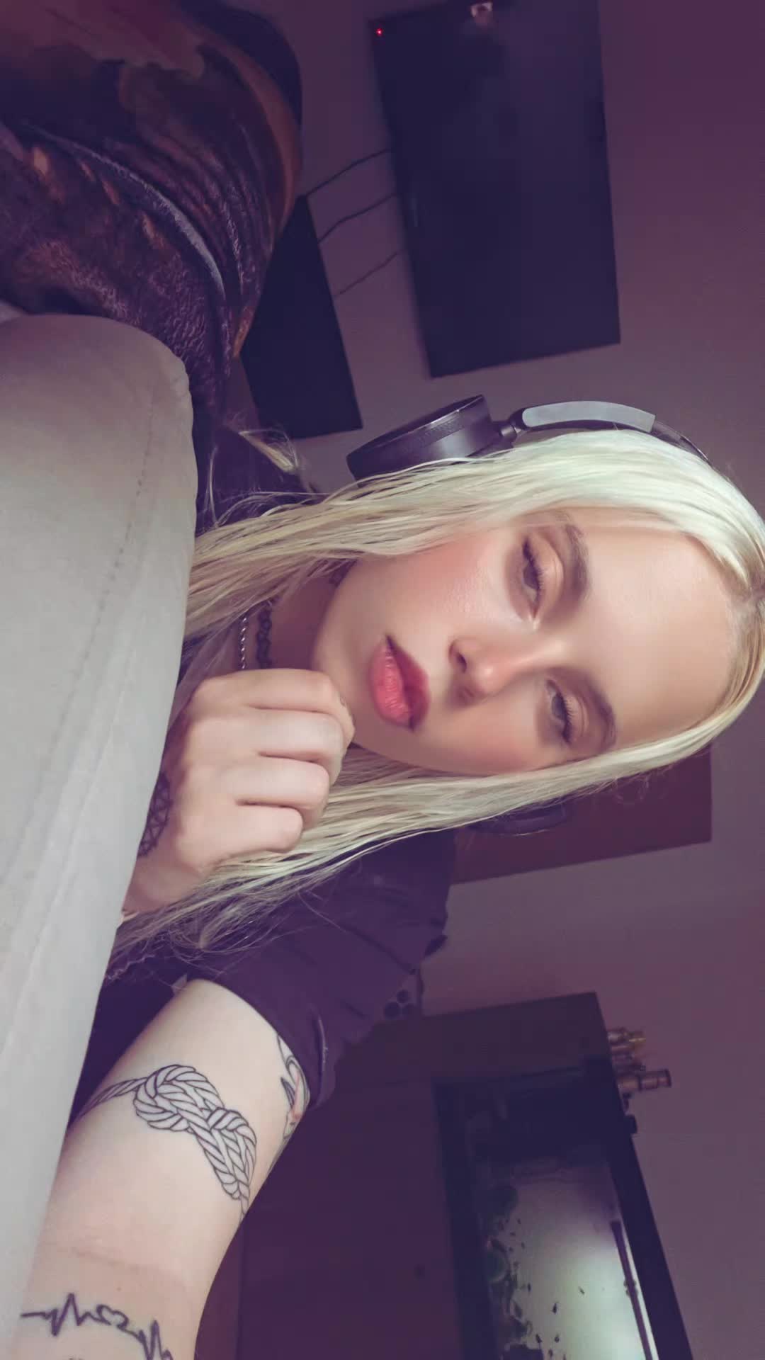 @𝐋𝐢𝐬𝐚