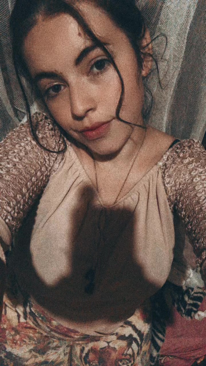 @🦋⁂༄ɮℯȴℯ𝔫༄⁂🦋