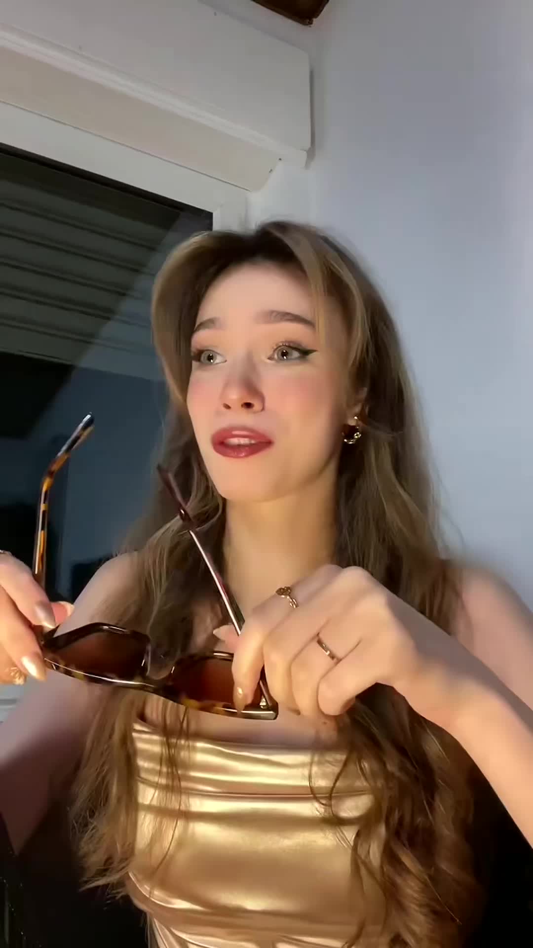 @hollymonica3