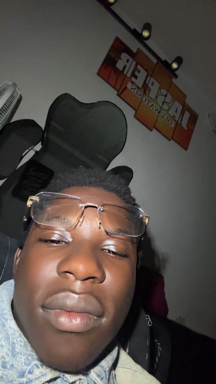 @_ 𝙾𝙻𝚄𝚆𝙰𝚃𝙾𝚂𝙸𝙽 👑🦍