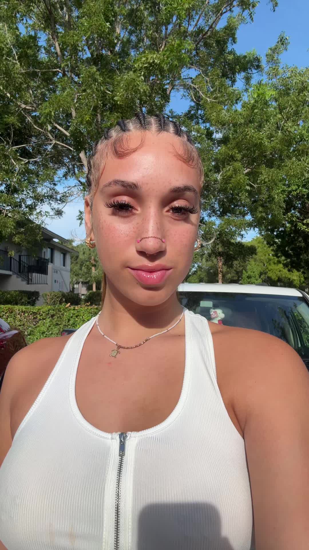 @Lightskinlesbo