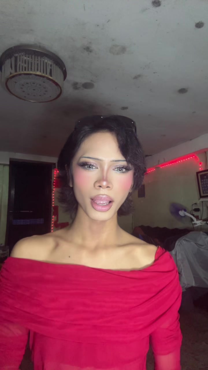@ur.gurl_zxn