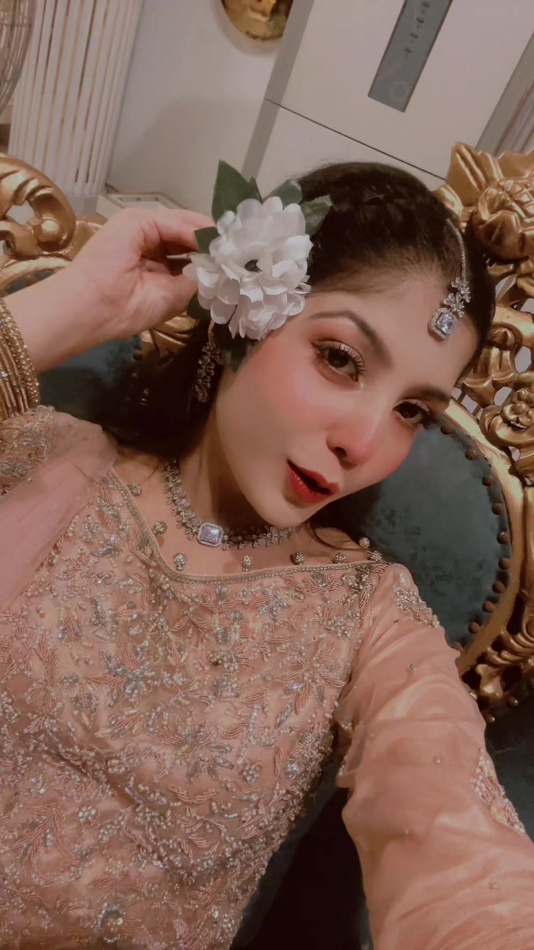 @Munisha Khan🕊️