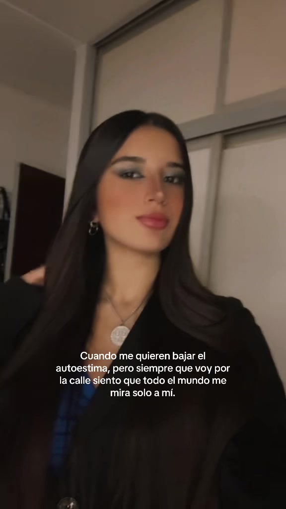 @𝒱𝒶𝓁𝓊 🖤