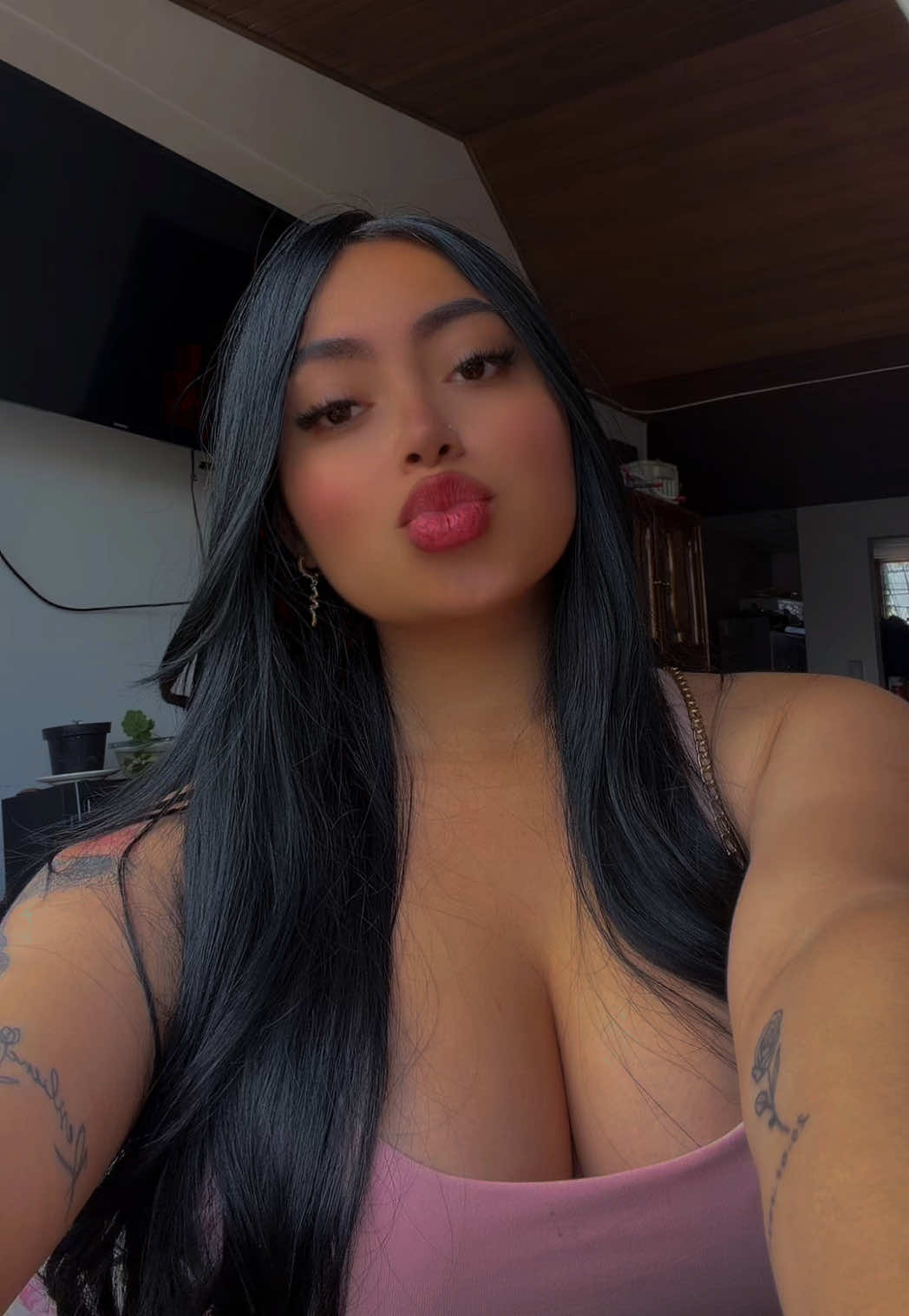 @VALENTINA♡.