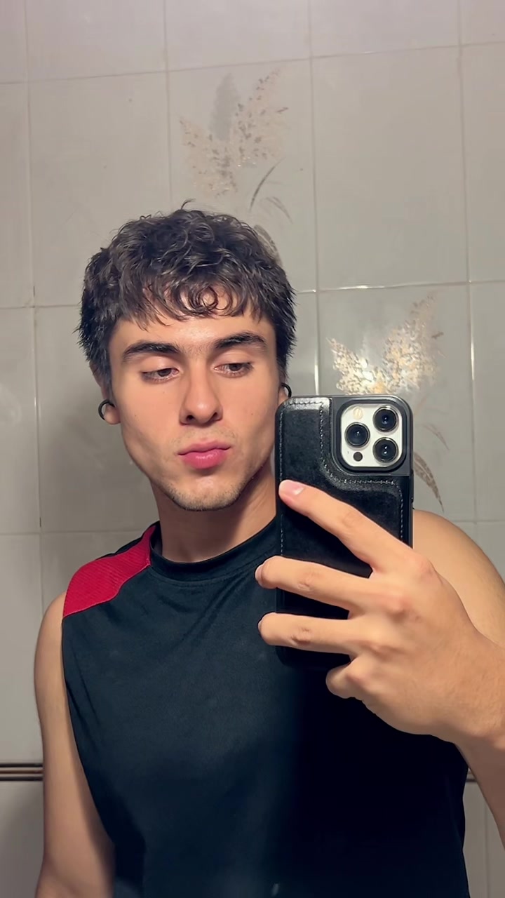 @Macías