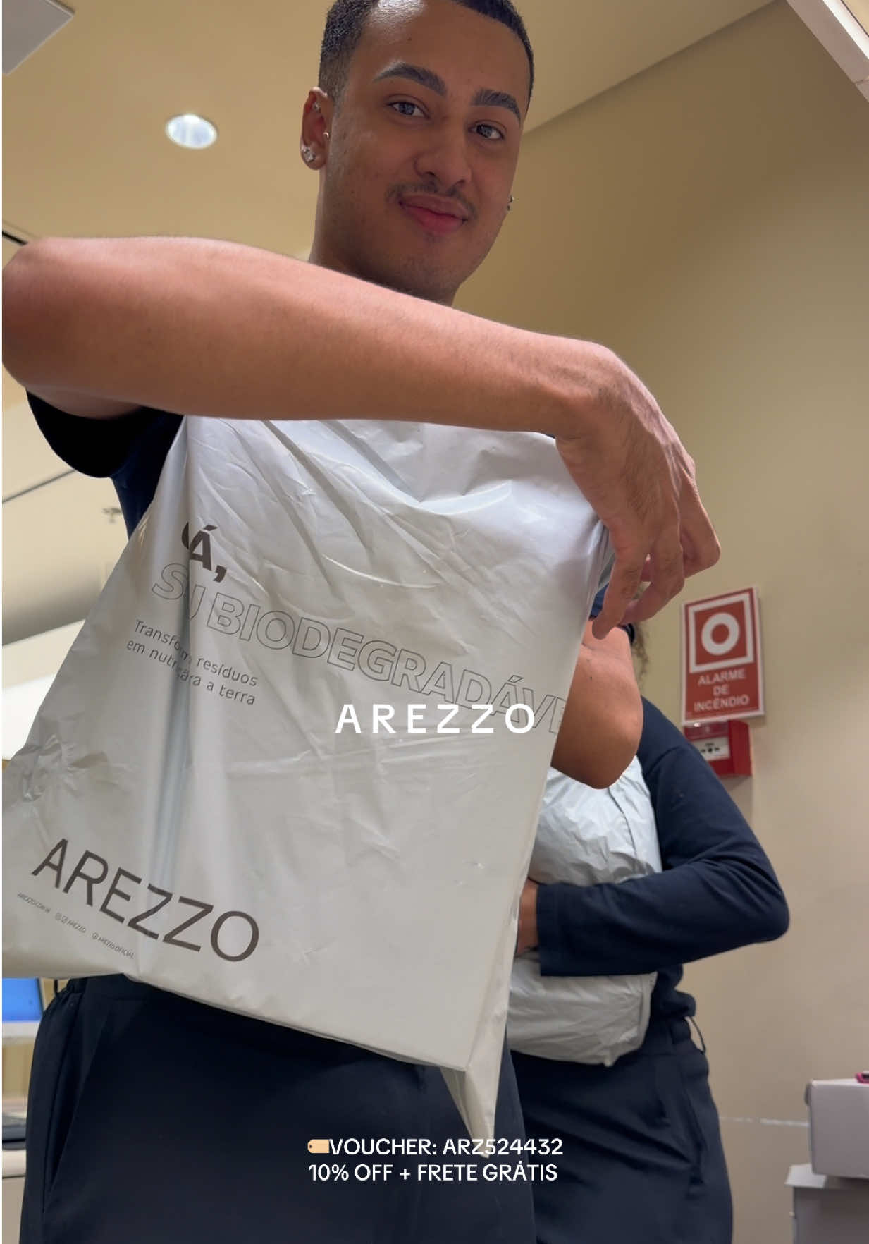 @Dennis Arezzo| ARZ524432