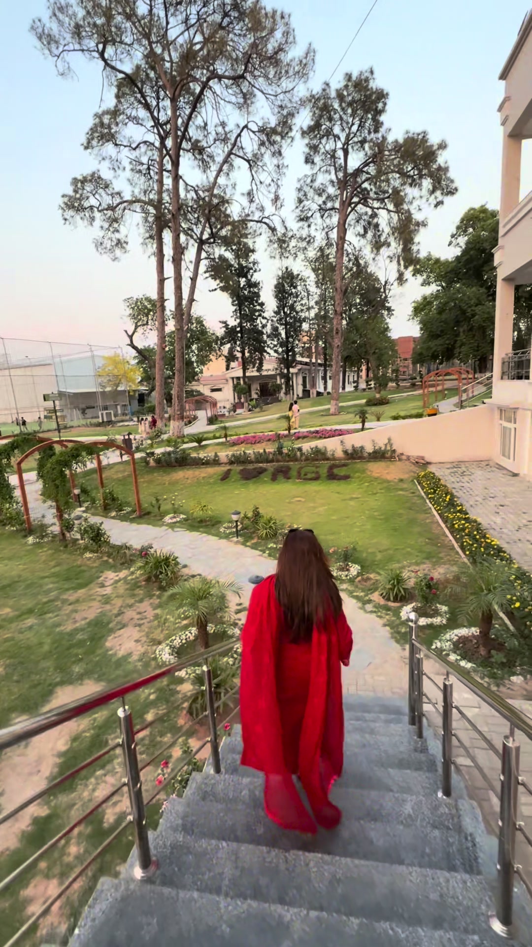 @Farah Rizwan