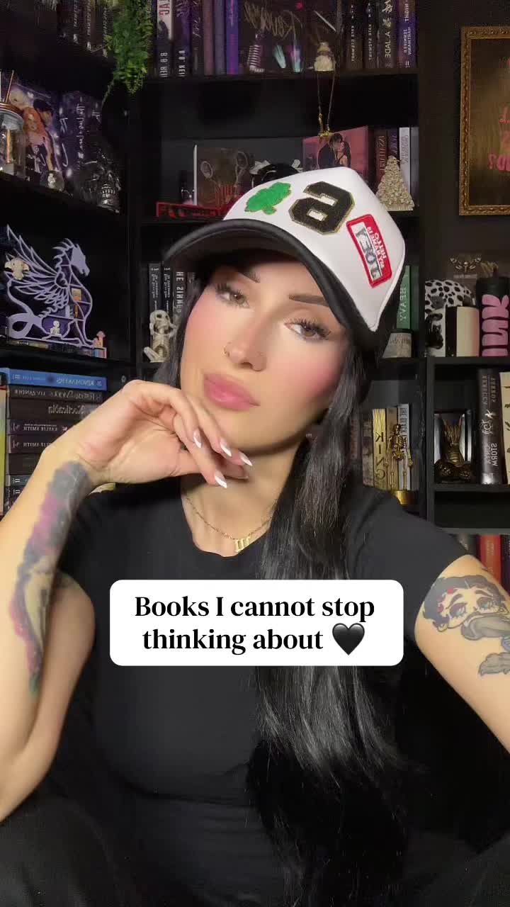 @𝔞𝔰𝔥 | booktok 🖤📚