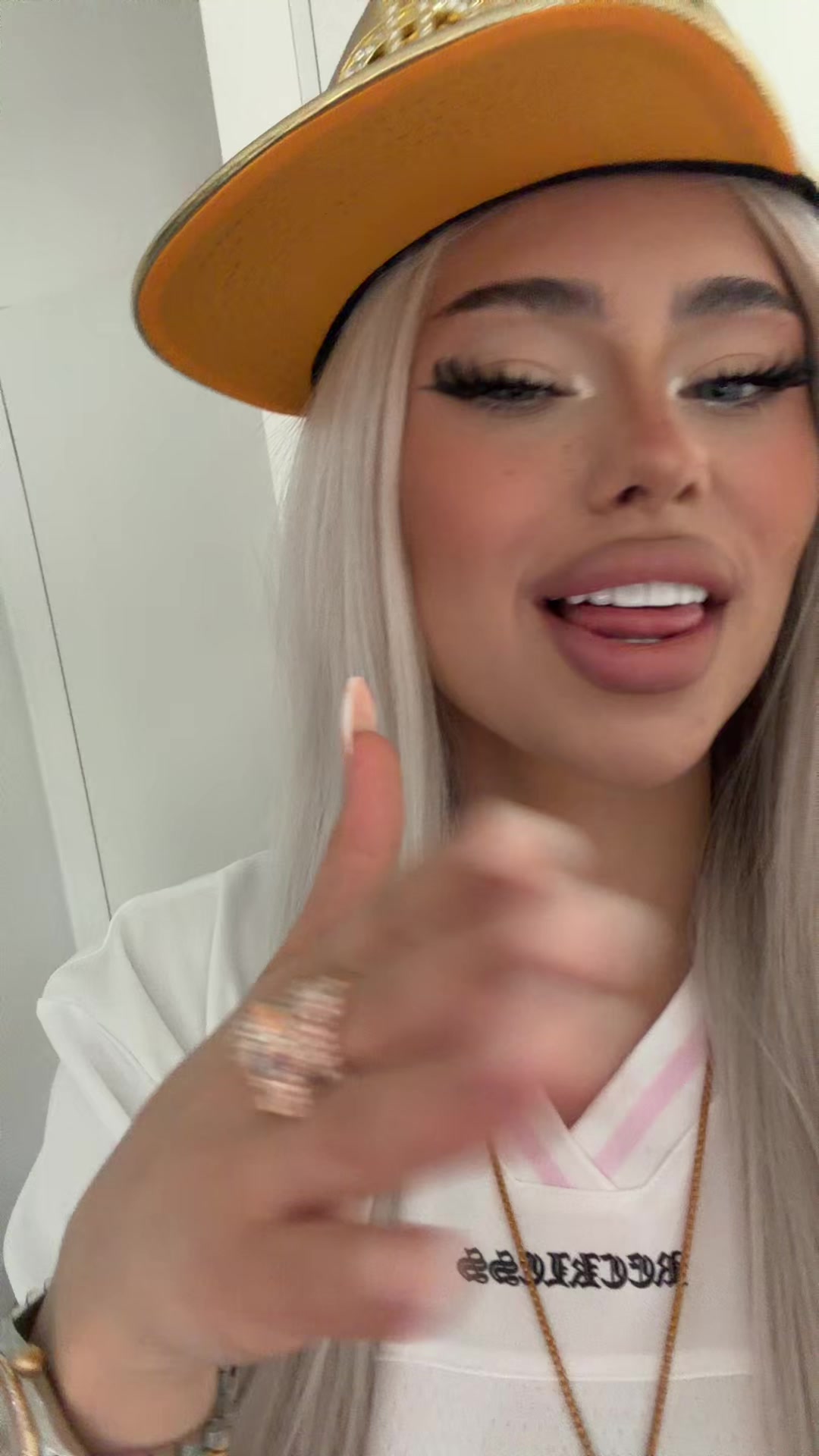 @Syndii69
