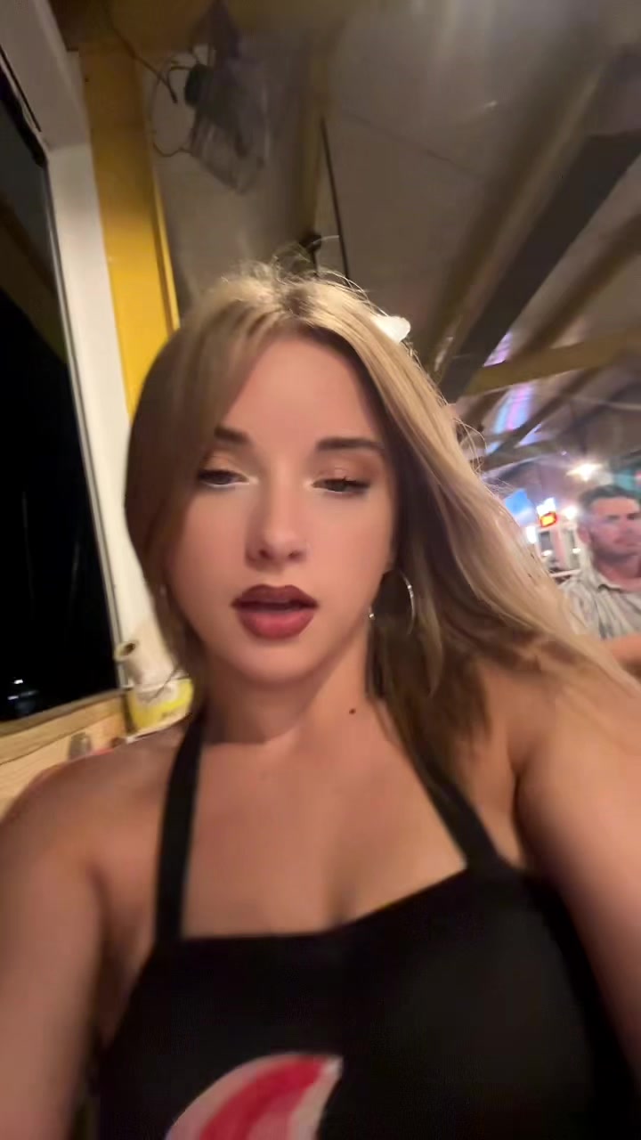 @MilfMommyTay