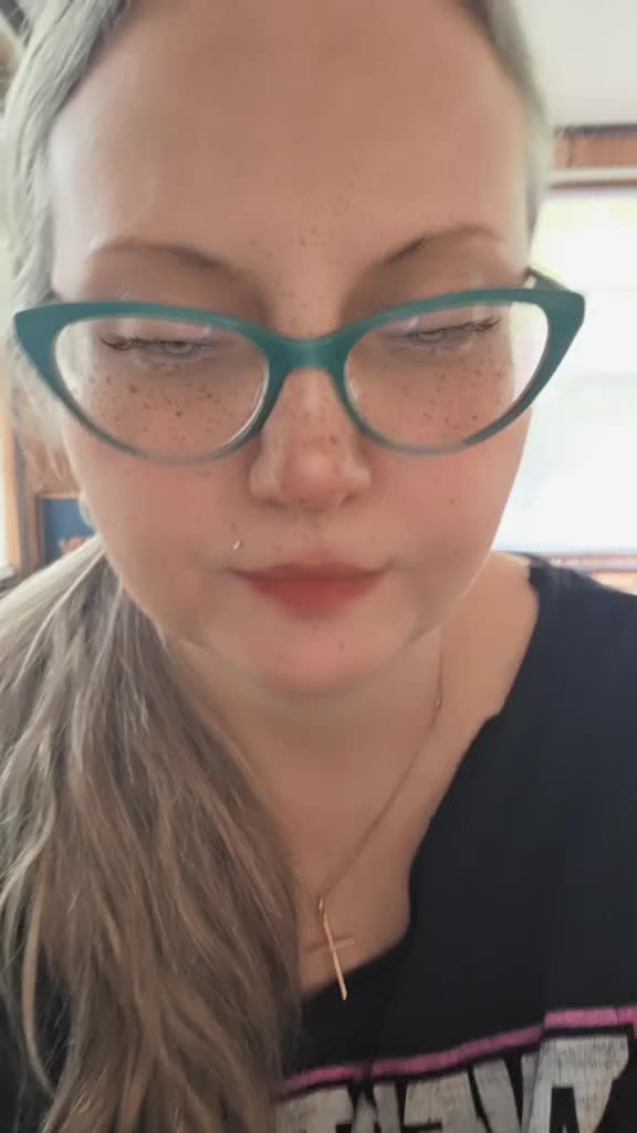 @AlleySchmeowe