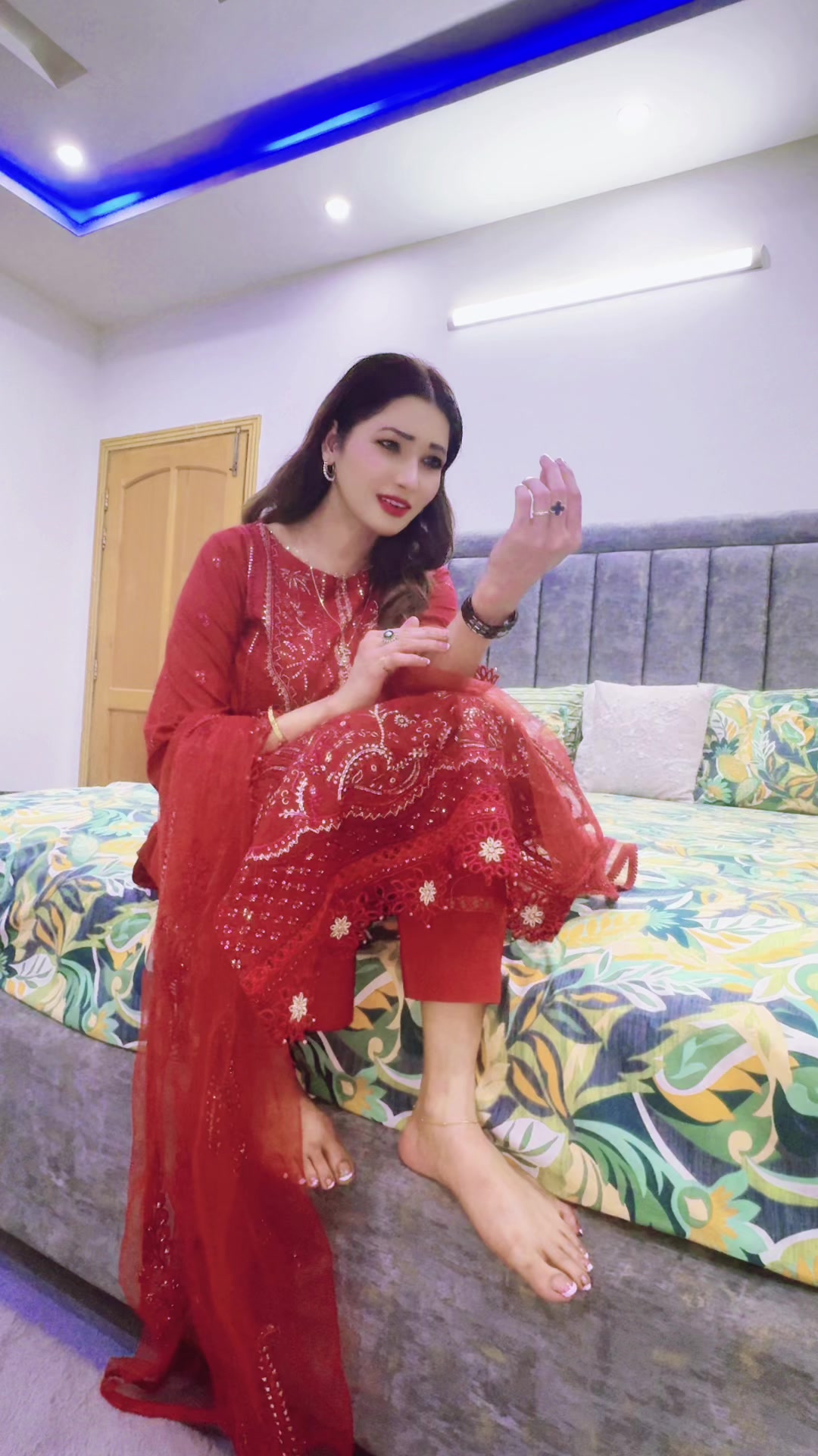 @Zara Malik 2244