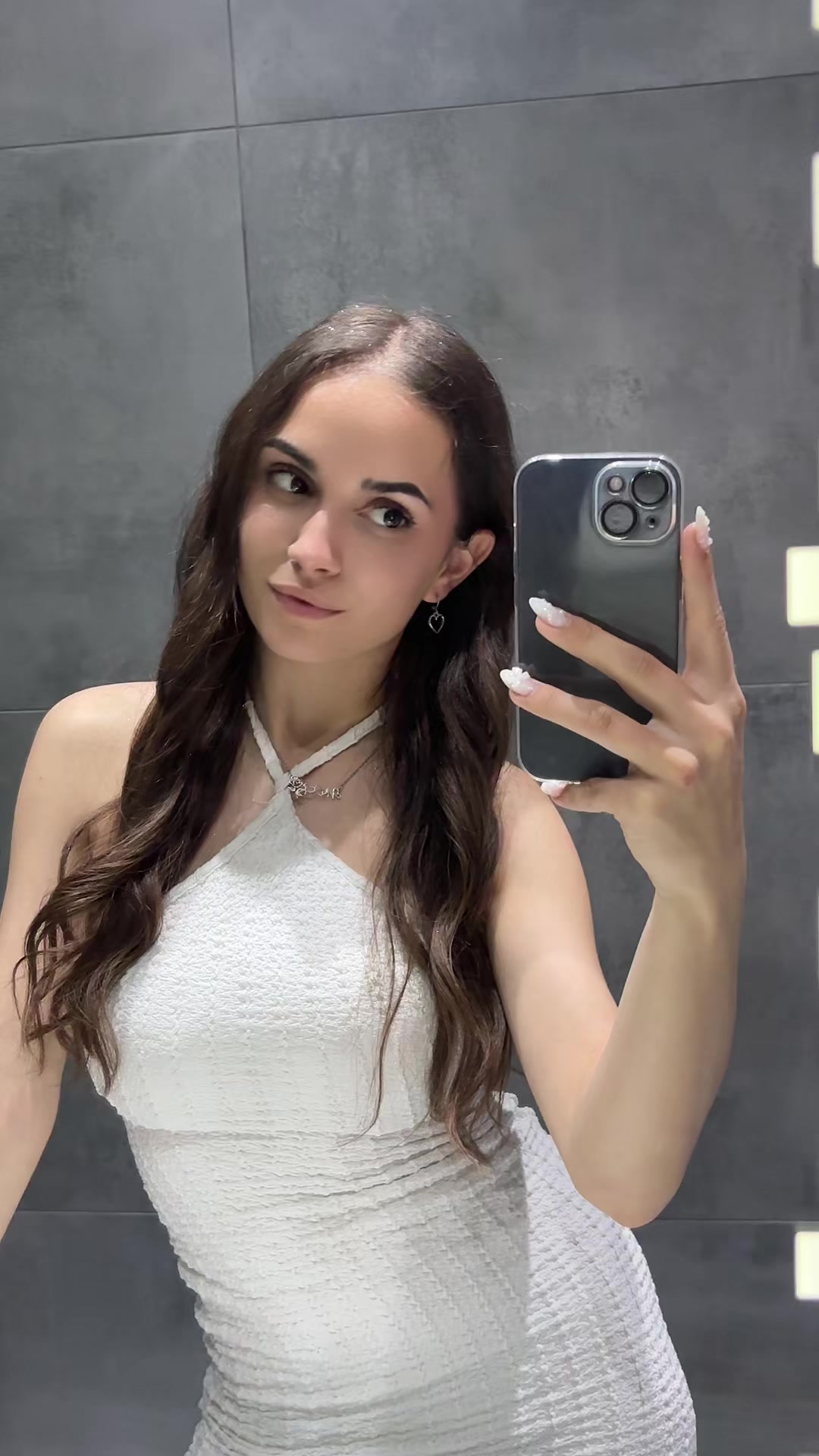 @leonoraaaa1