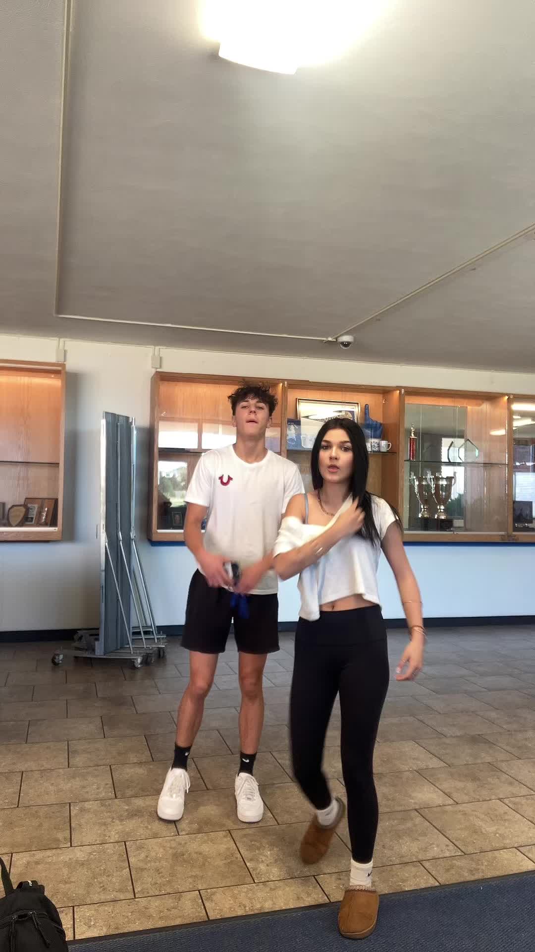 @bella