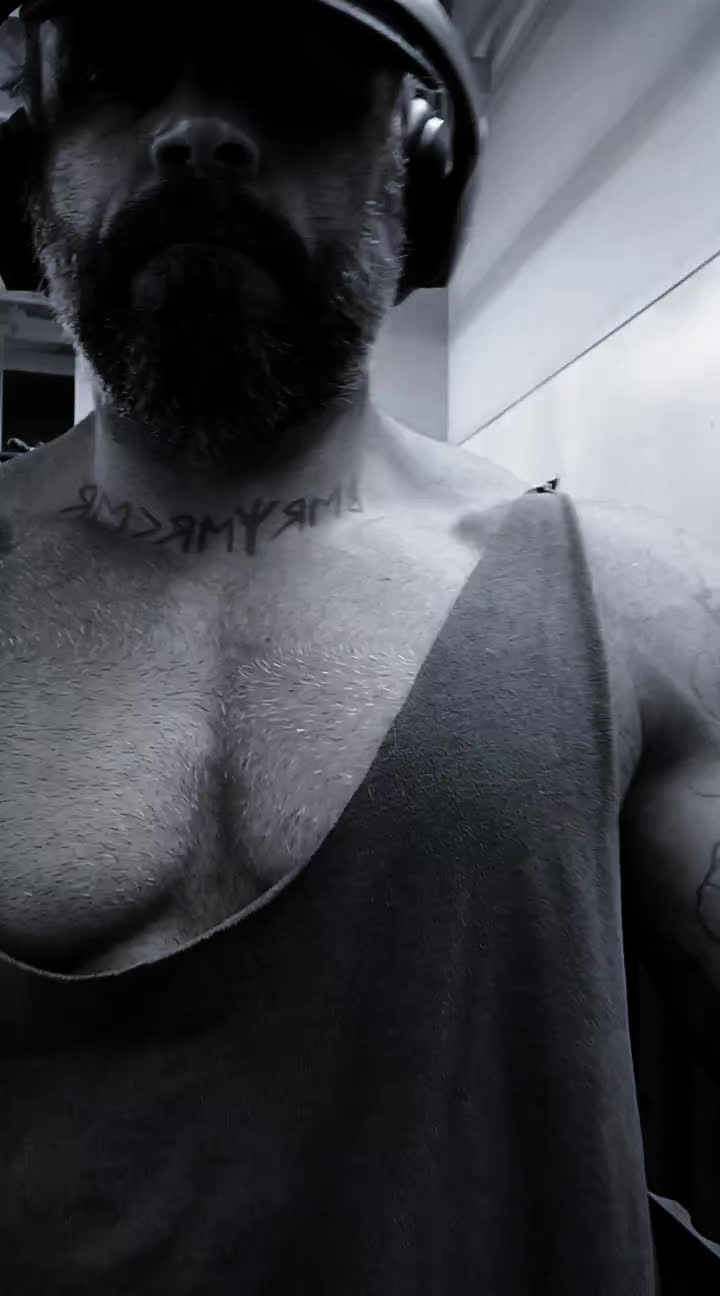 @Flesh_artist_1985