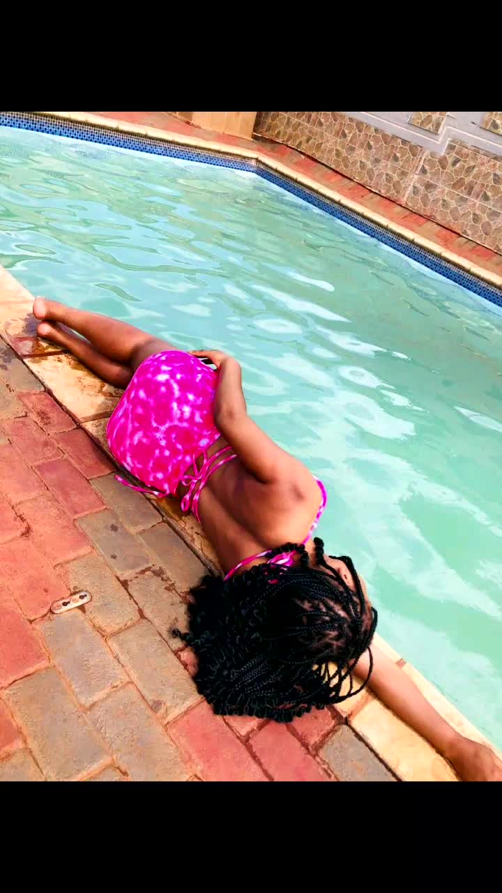 @MphoMokoena