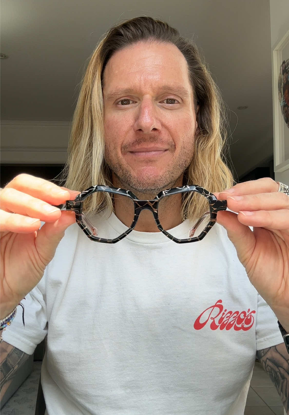 @Stevewearsglasses