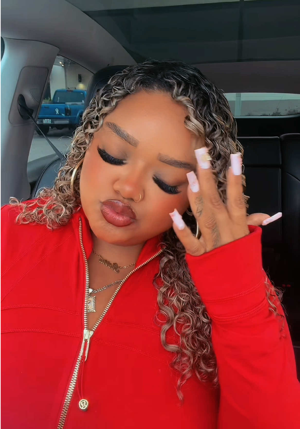 @Curlyheadsierra 💗