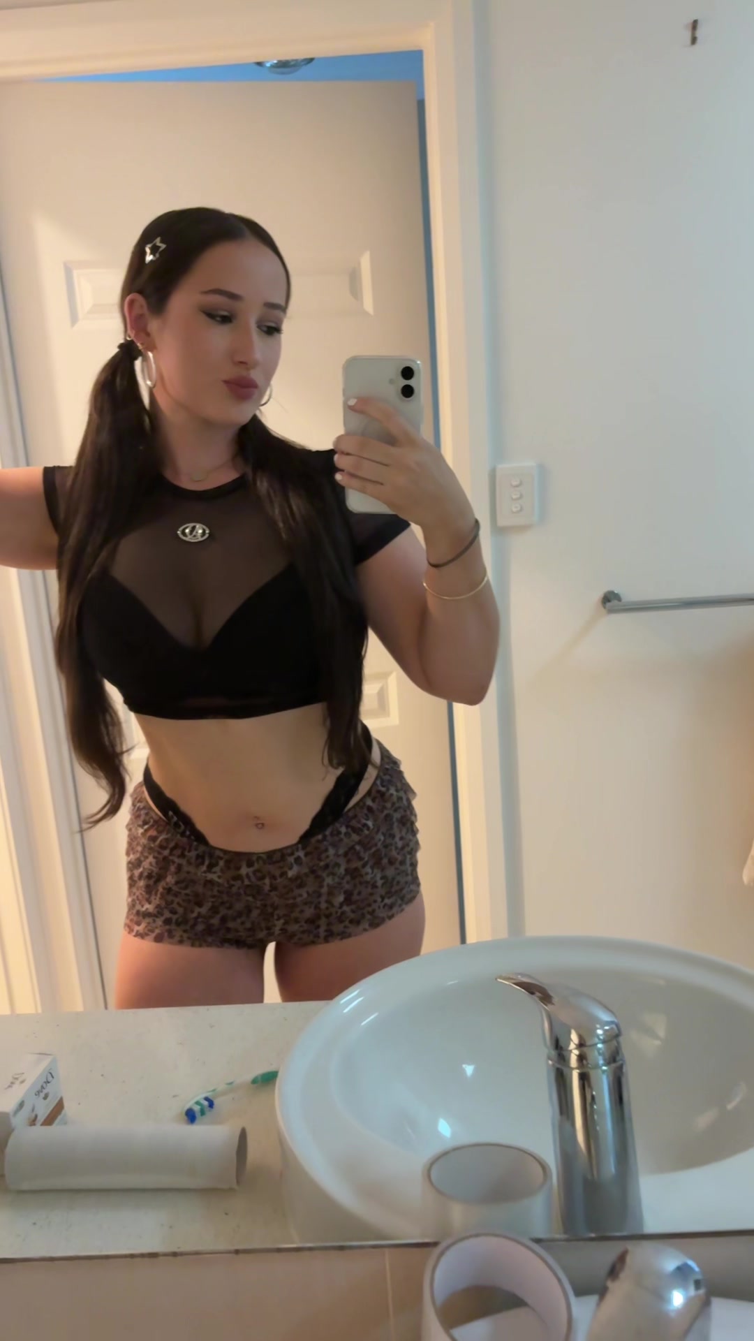 @👹