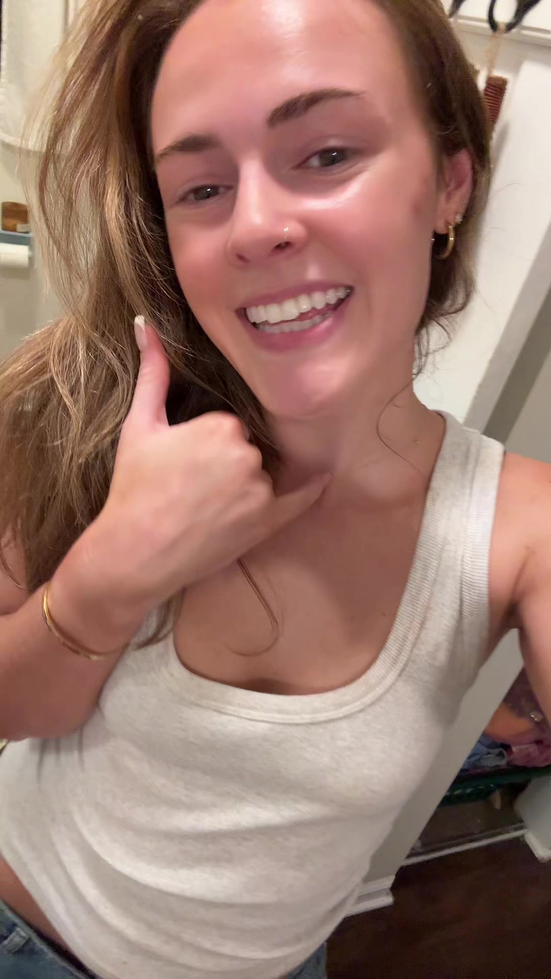 @🧍🏼♀️