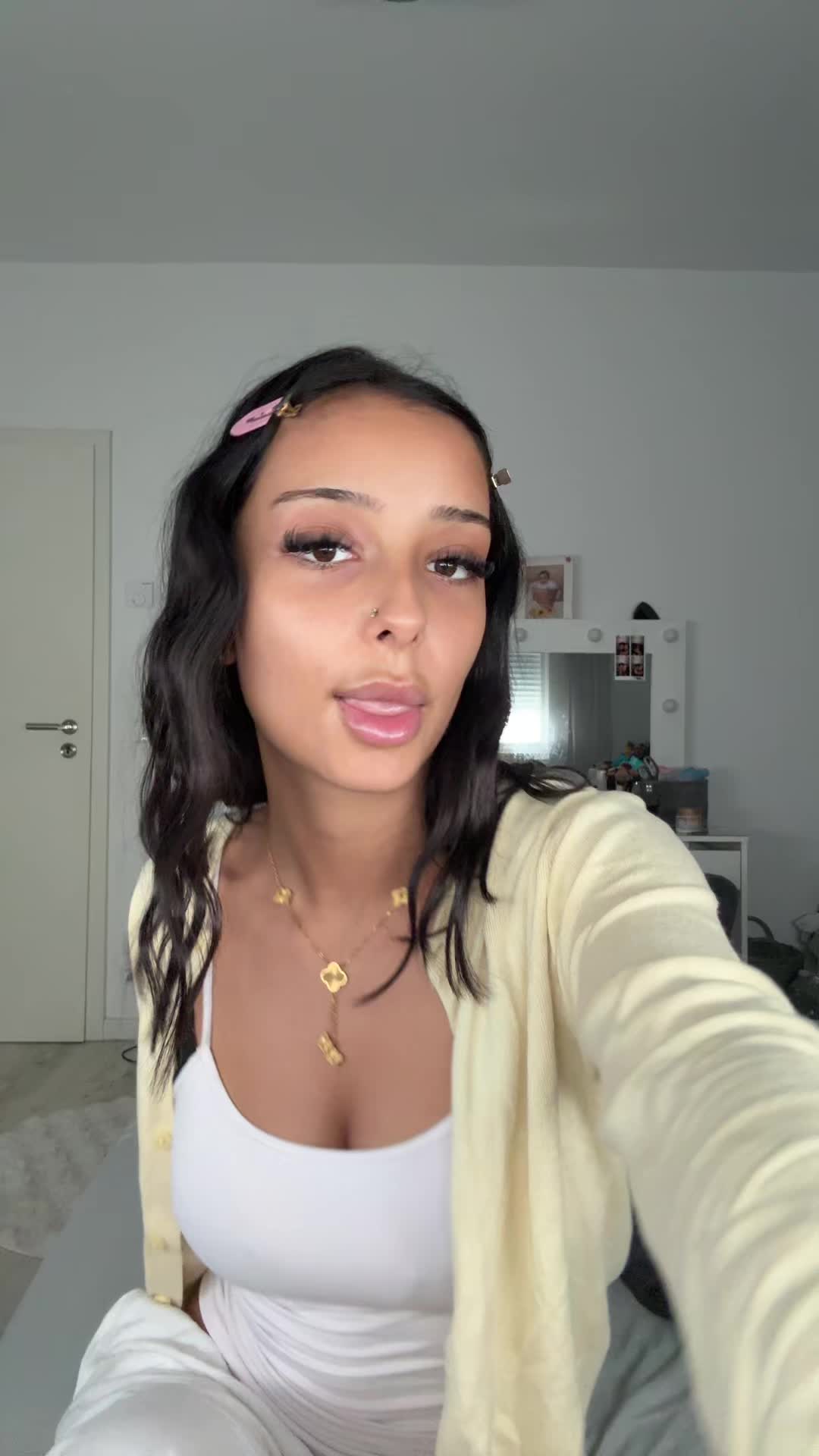 @elissa