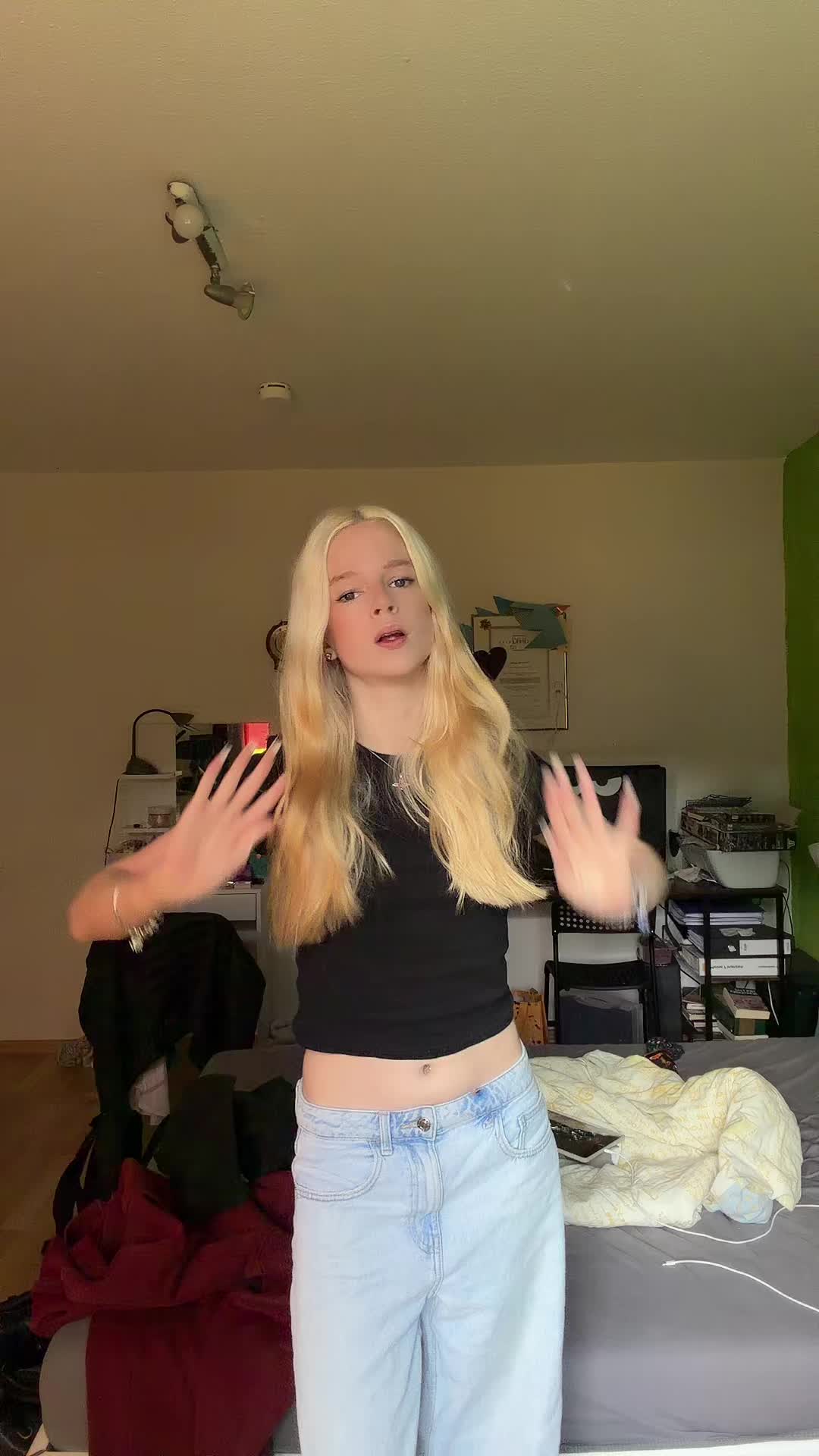 @𝓁𝒾𝓋𝒾 🎀