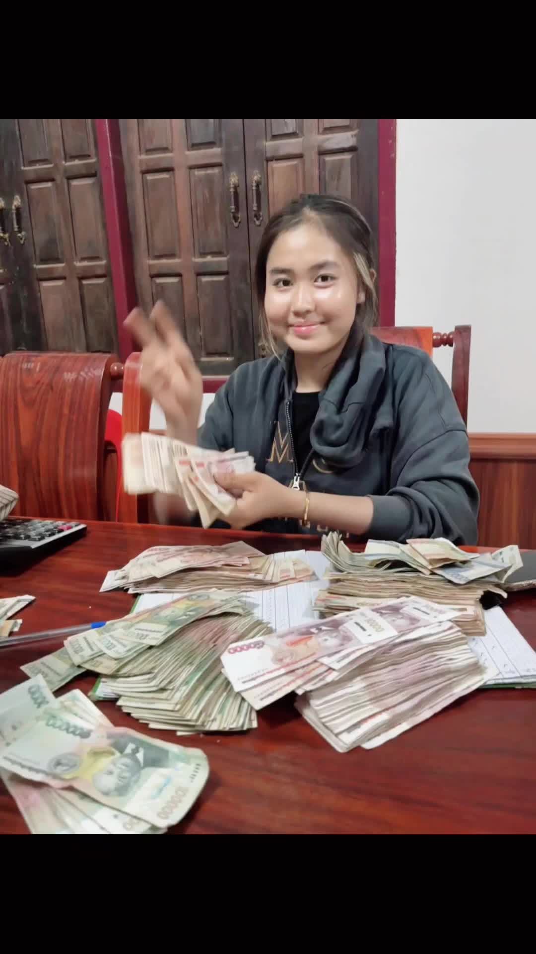 @Aling_(CEOແຮ່~ຊາຍ)