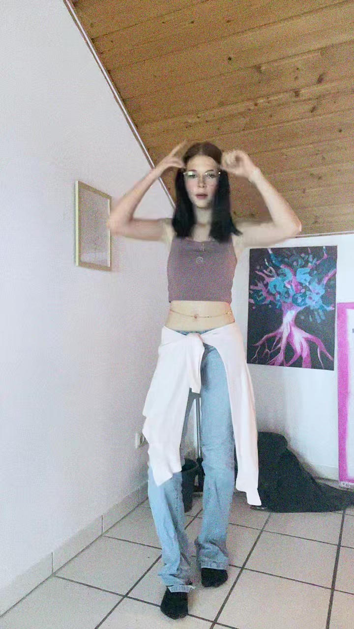 @~M