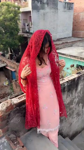 @AYESHA_KHAN_