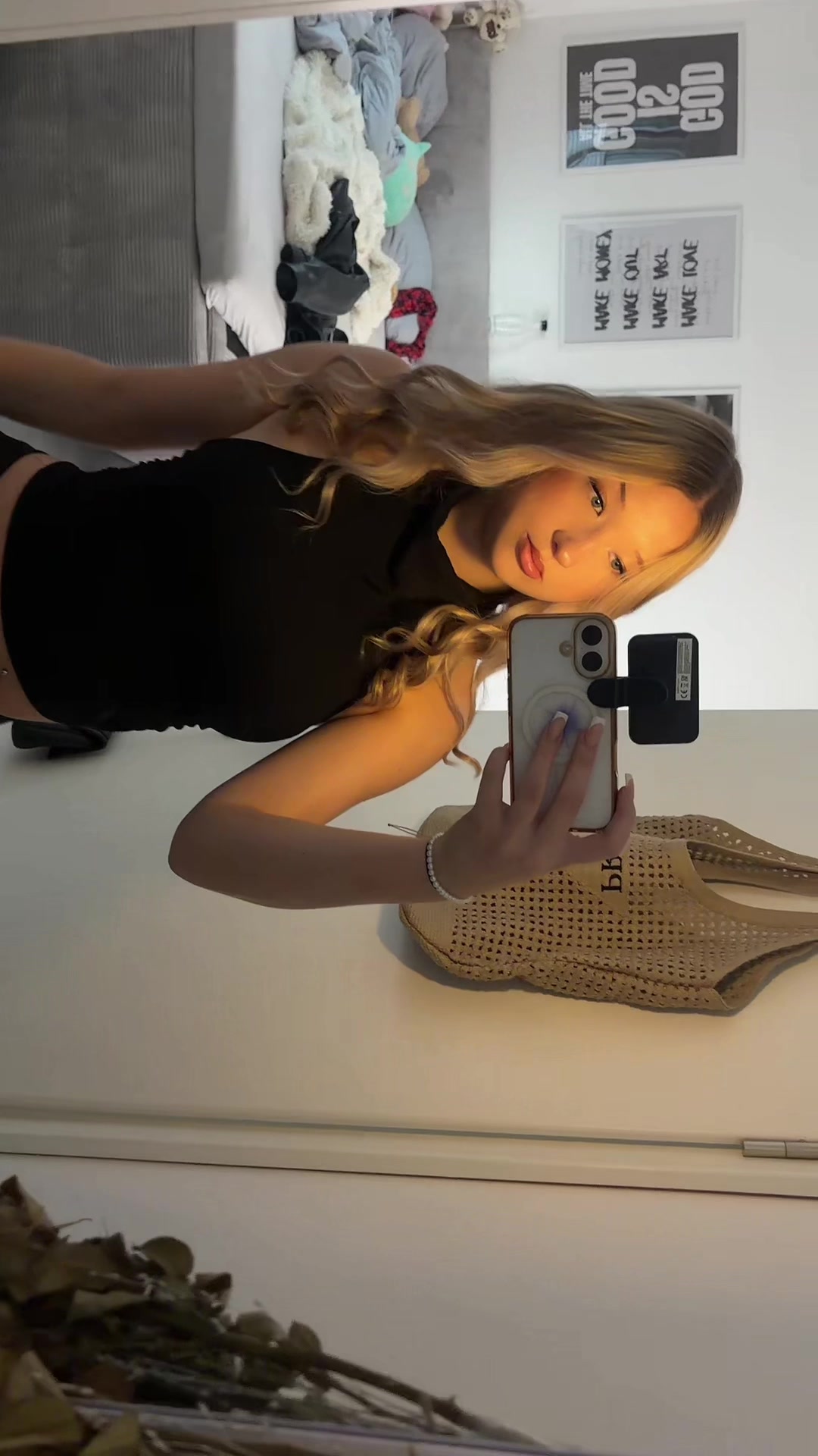 @Leonie