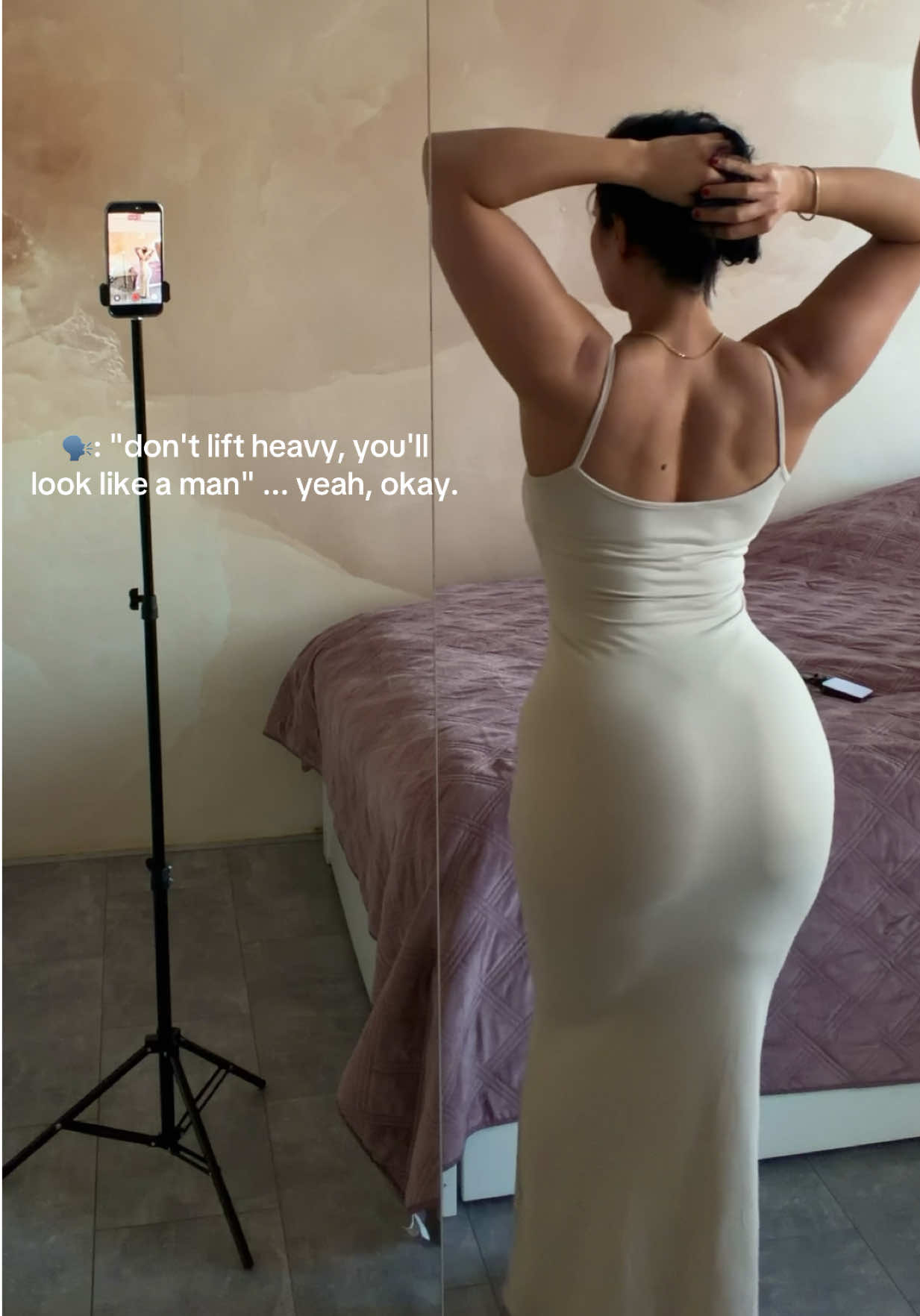 @EllxFit