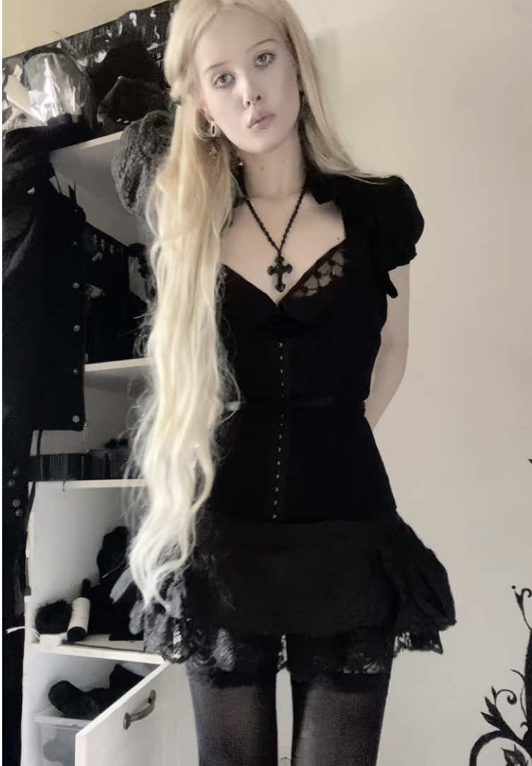 @damnwitchq