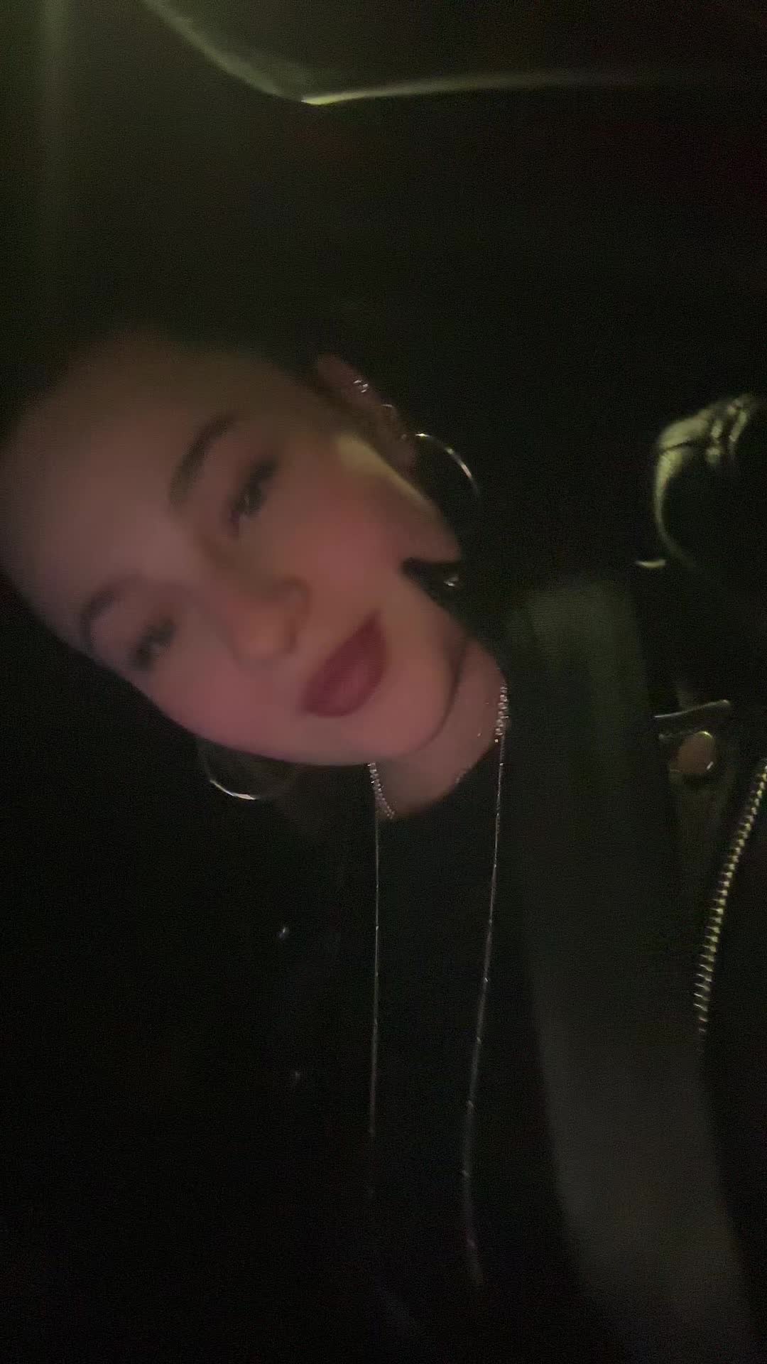 @.whitegiu