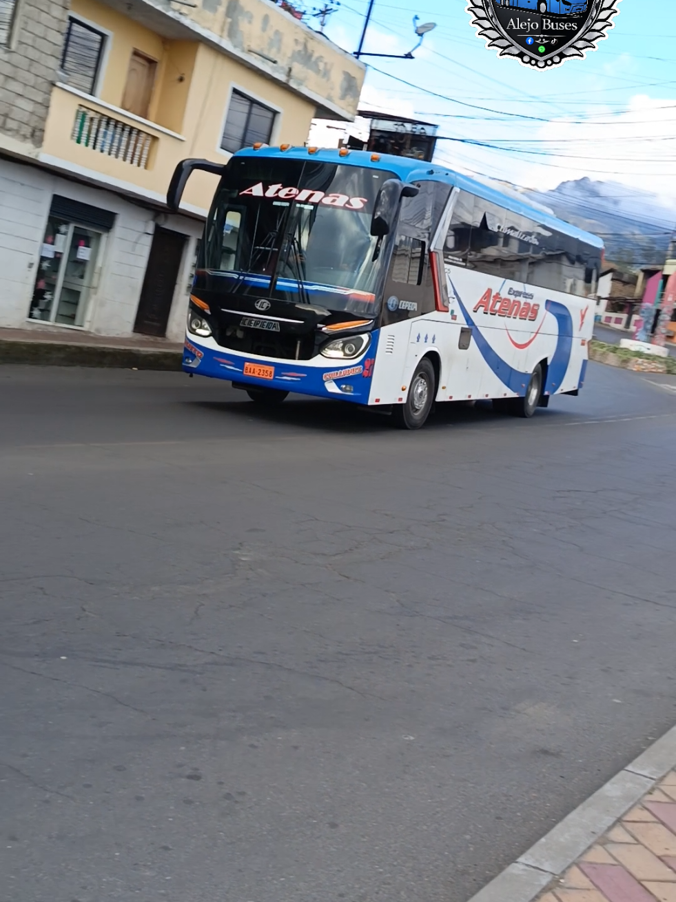 @Alejo_buses