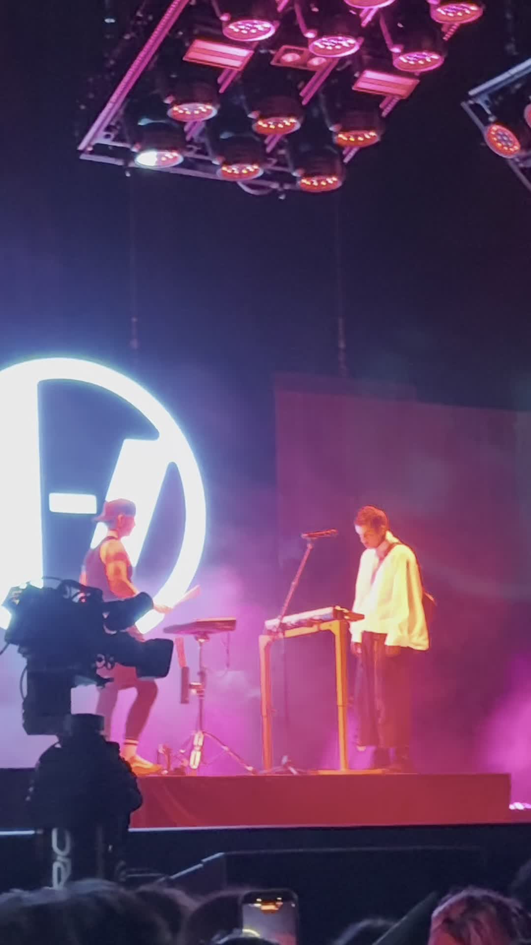 @finn |-/