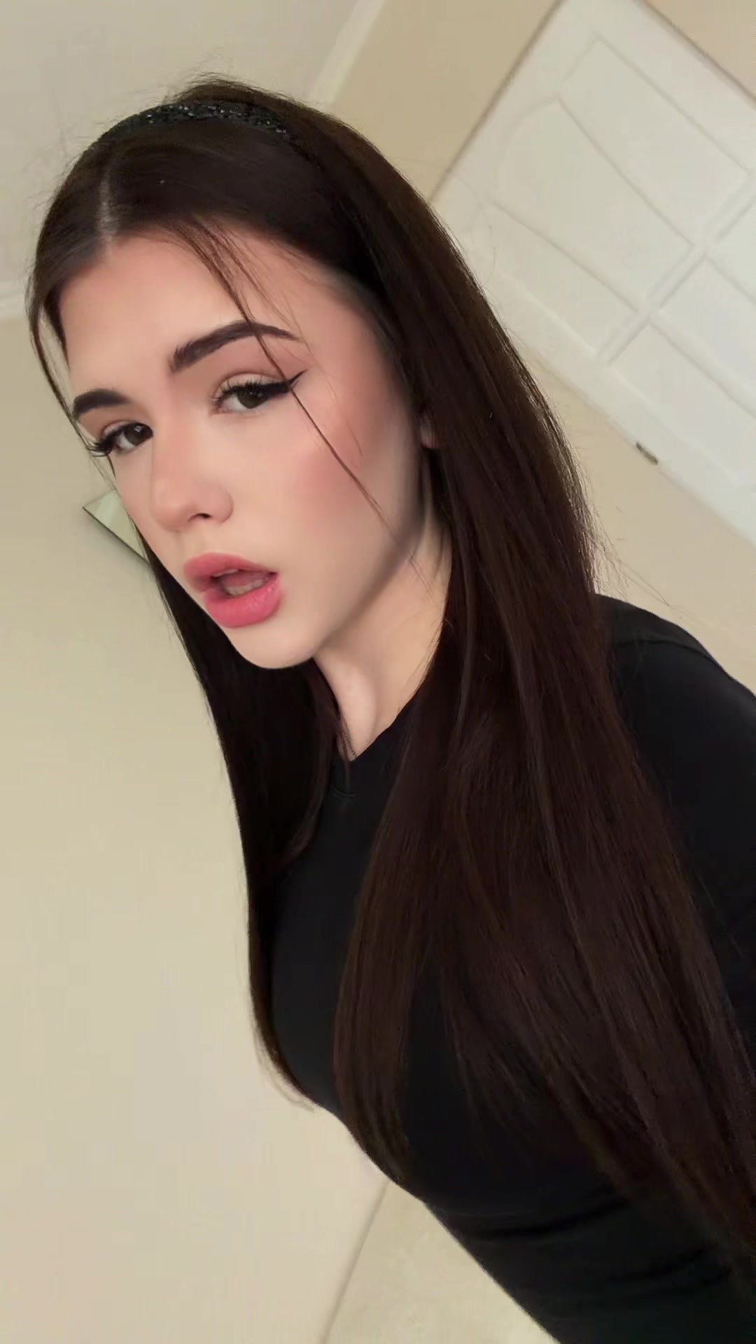 @𝐄𝐦𝐦𝐚