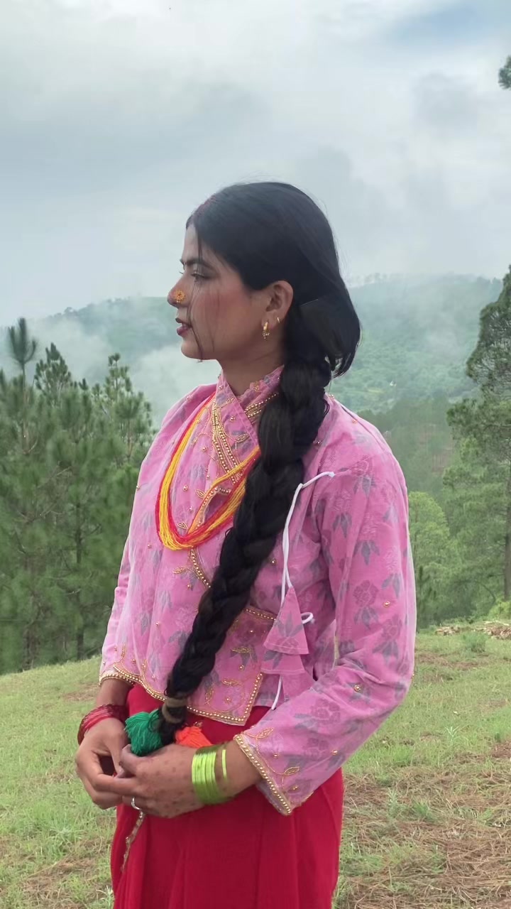 @Nisha bohara 👑