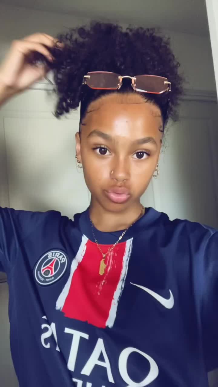 @no&euml;lina 🇲🇬