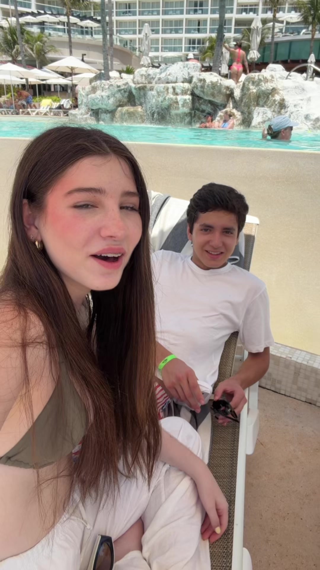 @Moni