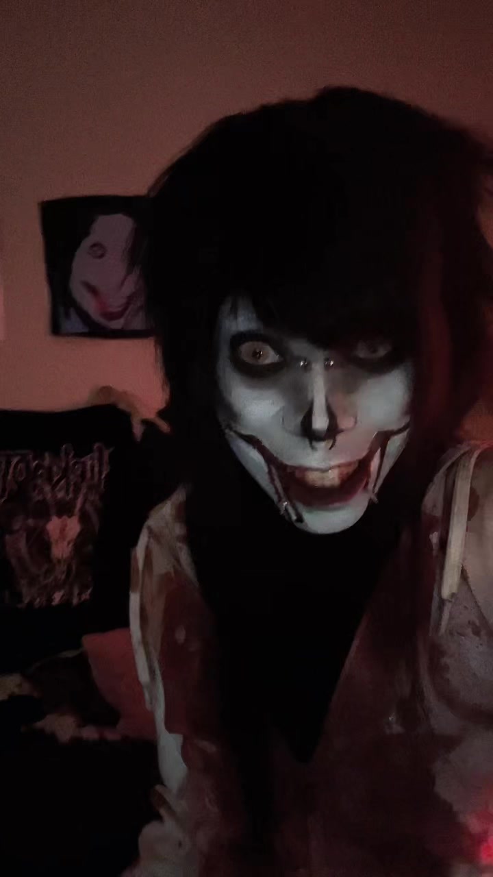 @𒉭 UrRottingVictim 𒉭