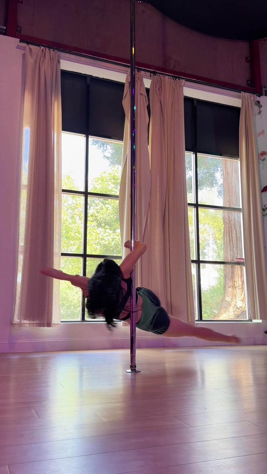 @ElaPoleDance