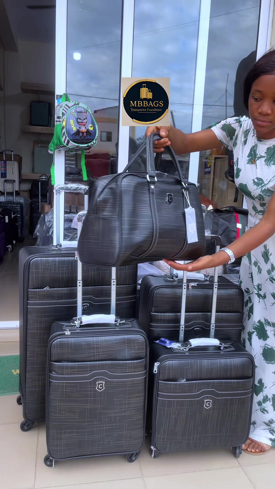 @Vendeur de valises &agrave; lom&eacute;