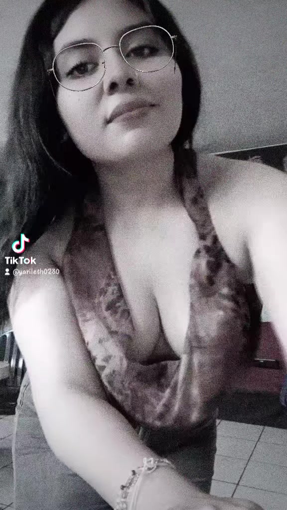 @YARESSI LOZANO💋