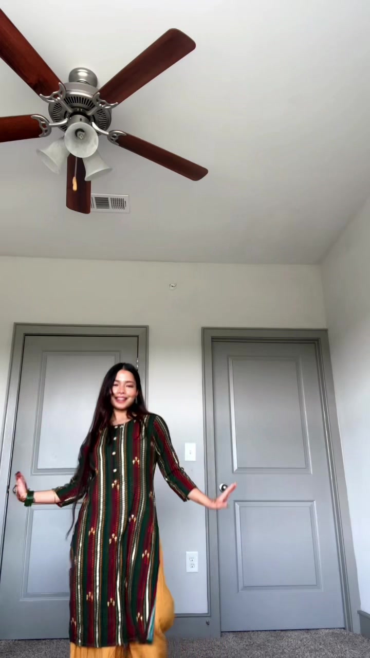 @S:)🦚❤️