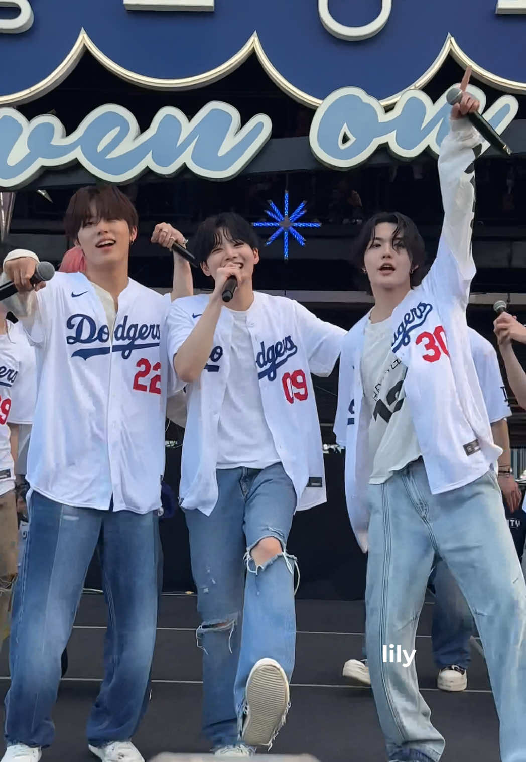 @theboyzloveclub